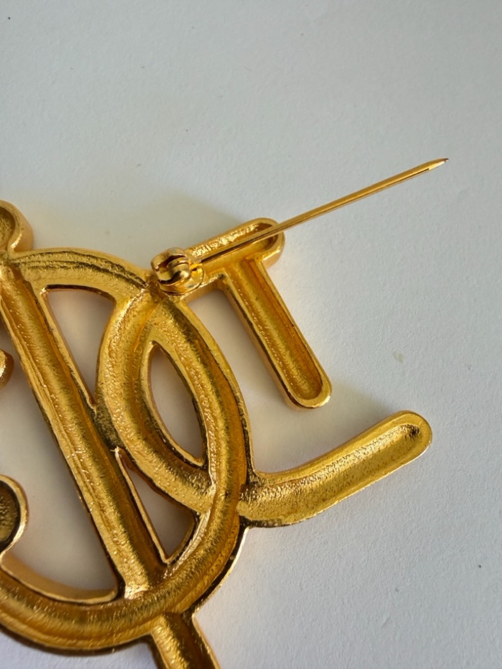 DIOR Oversized Woven Rope Design CD Logo Gold Plated 1980โs Pin Brooch Vintage - Picture 5 of 11